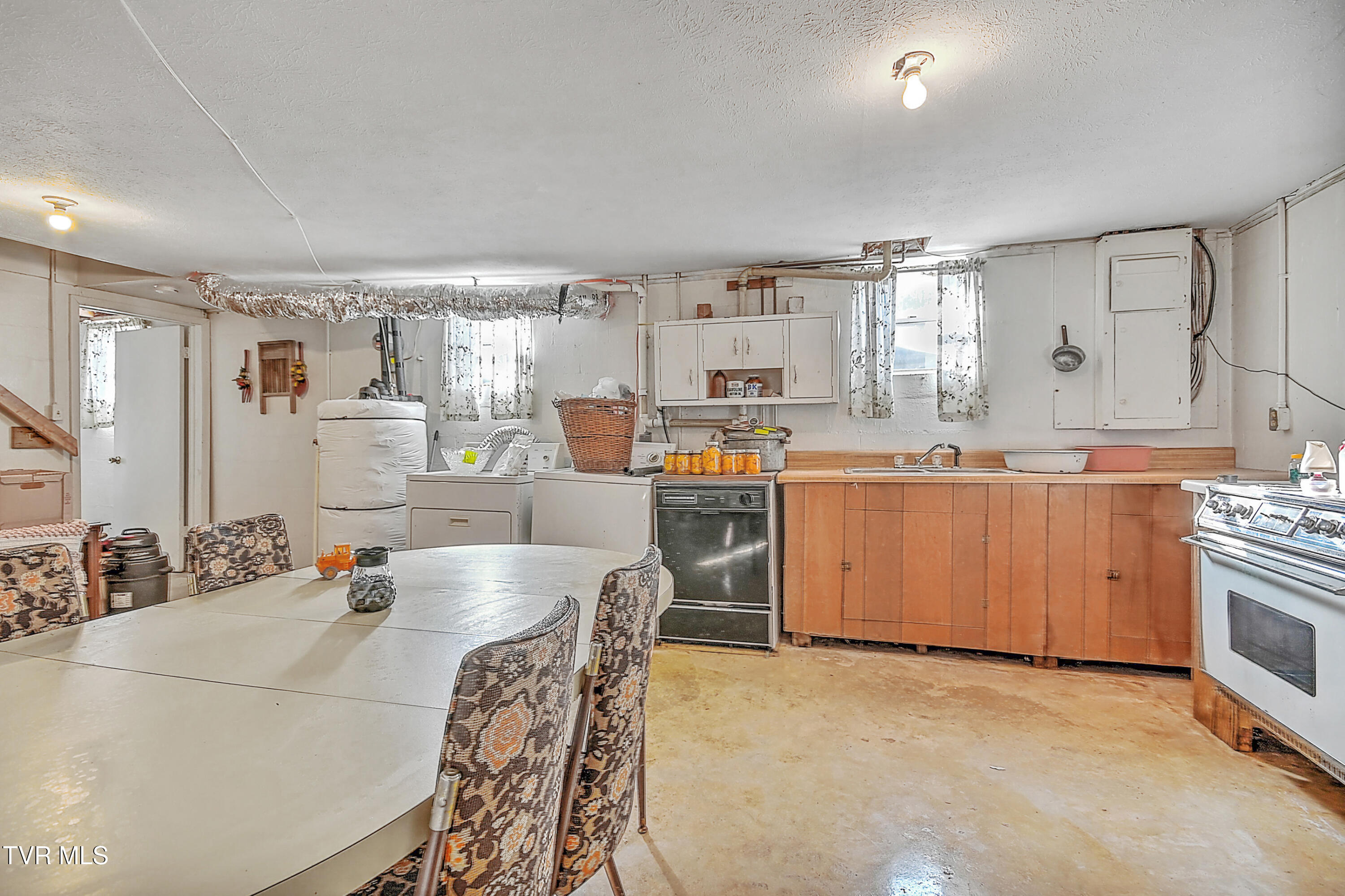 9867 Middle Wallens Creek Road Jonesville, VA 24263 - Photo 25 of 95 9867 Middle Wallns Creek JR-31