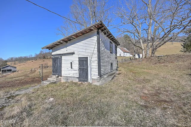 $500,000 | 9867 Middle Wallens Creek Road, Jonesville, VA 24263