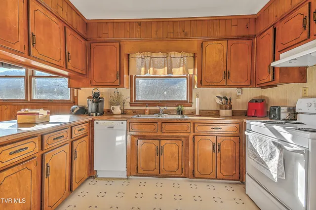 $500,000 | 9867 Middle Wallens Creek Road, Jonesville, VA 24263