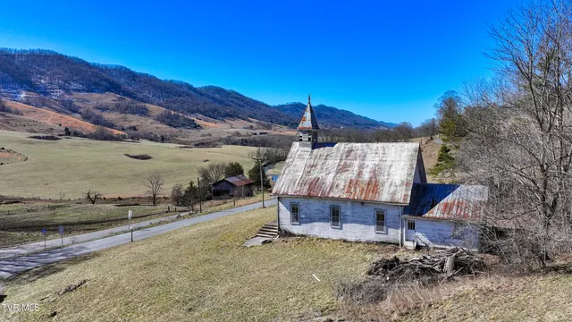 $500,000 | 9867 Middle Wallens Creek Road, Jonesville, VA 24263