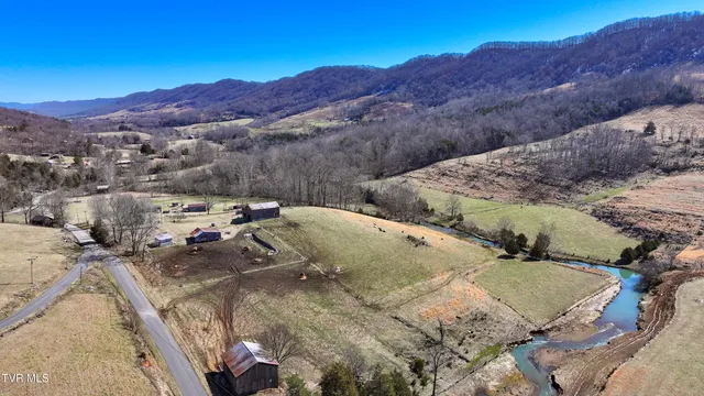 $500,000 | 9867 Middle Wallens Creek Road, Jonesville, VA 24263