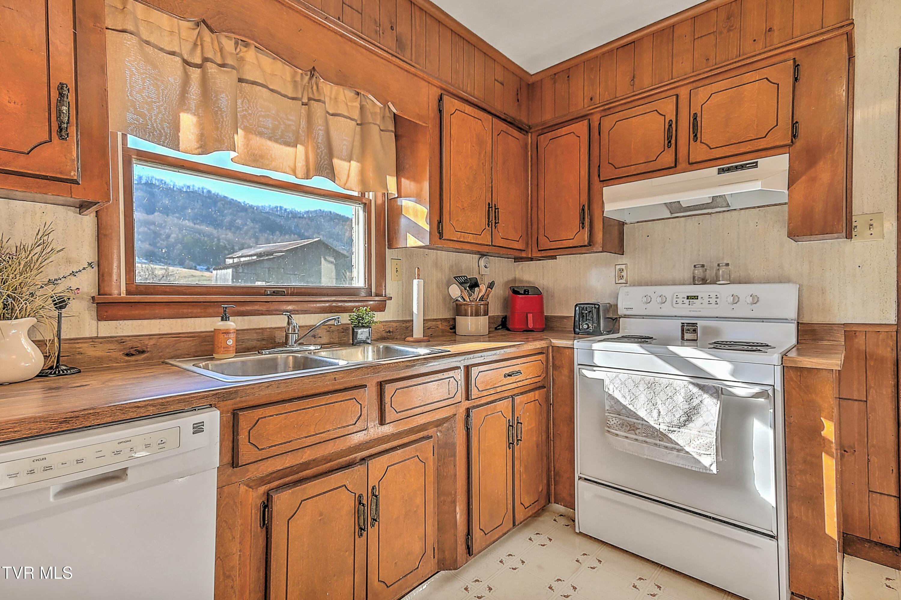 9867 Middle Wallens Creek Road Jonesville, VA 24263 - Photo 7 of 95 9867 Middle Wallns Creek JR-19