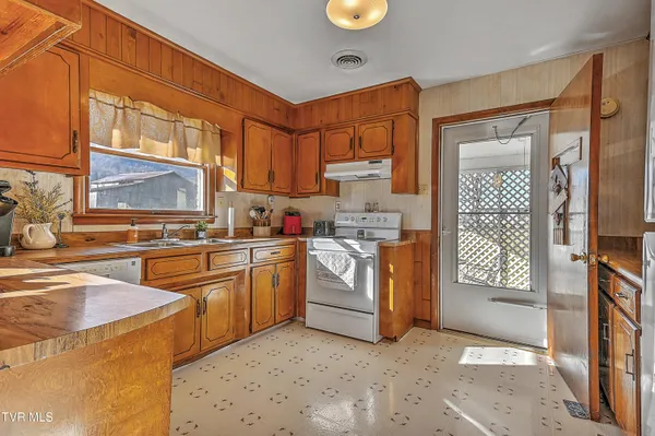 $500,000 | 9867 Middle Wallens Creek Road, Jonesville, VA 24263
