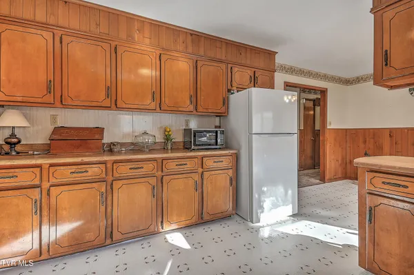 $500,000 | 9867 Middle Wallens Creek Road, Jonesville, VA 24263