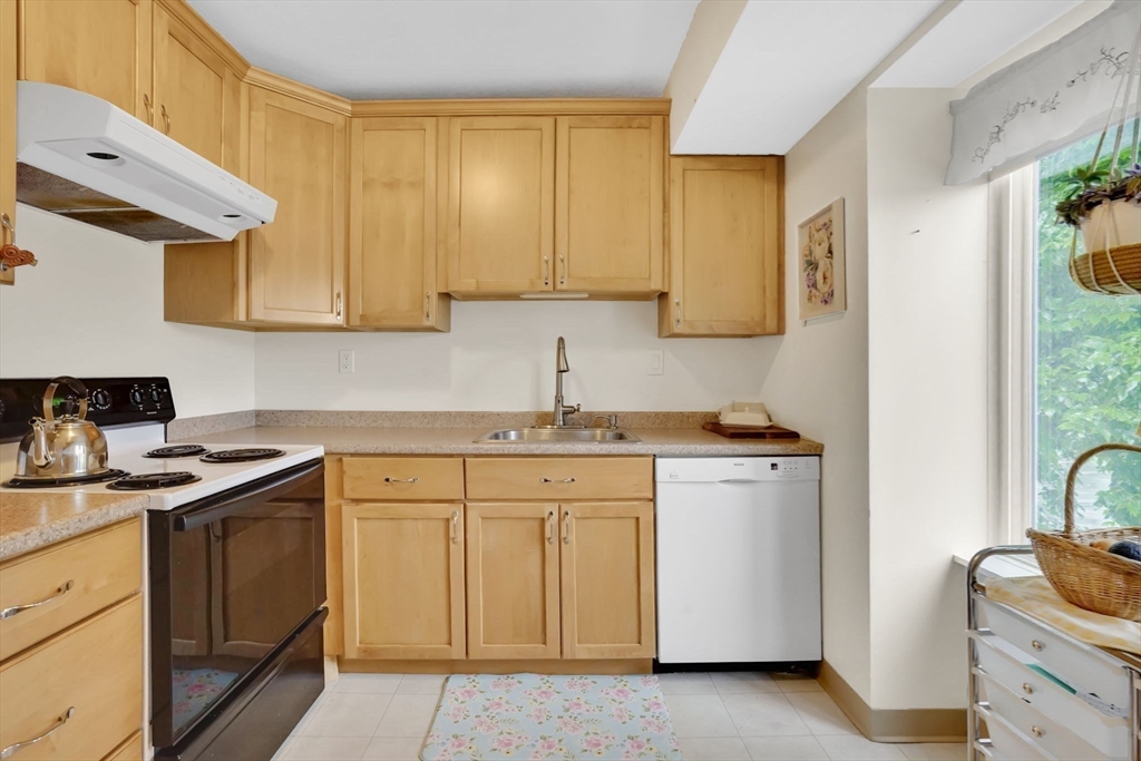 26 Nassau Drive, Unit 26 Springfield, MA 01129 - Photo 17 of 39