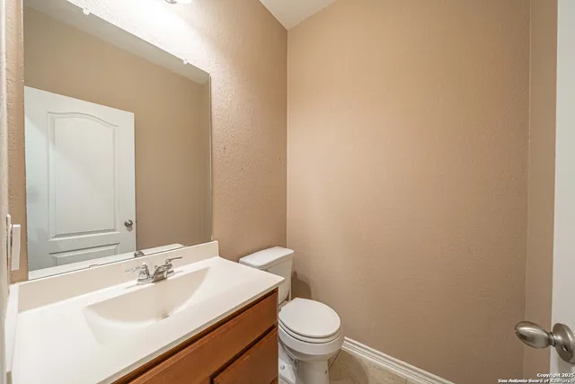 a view of an empty room with a ceiling fan
