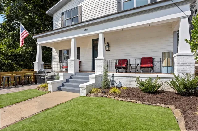 a view of a entrance door of the house