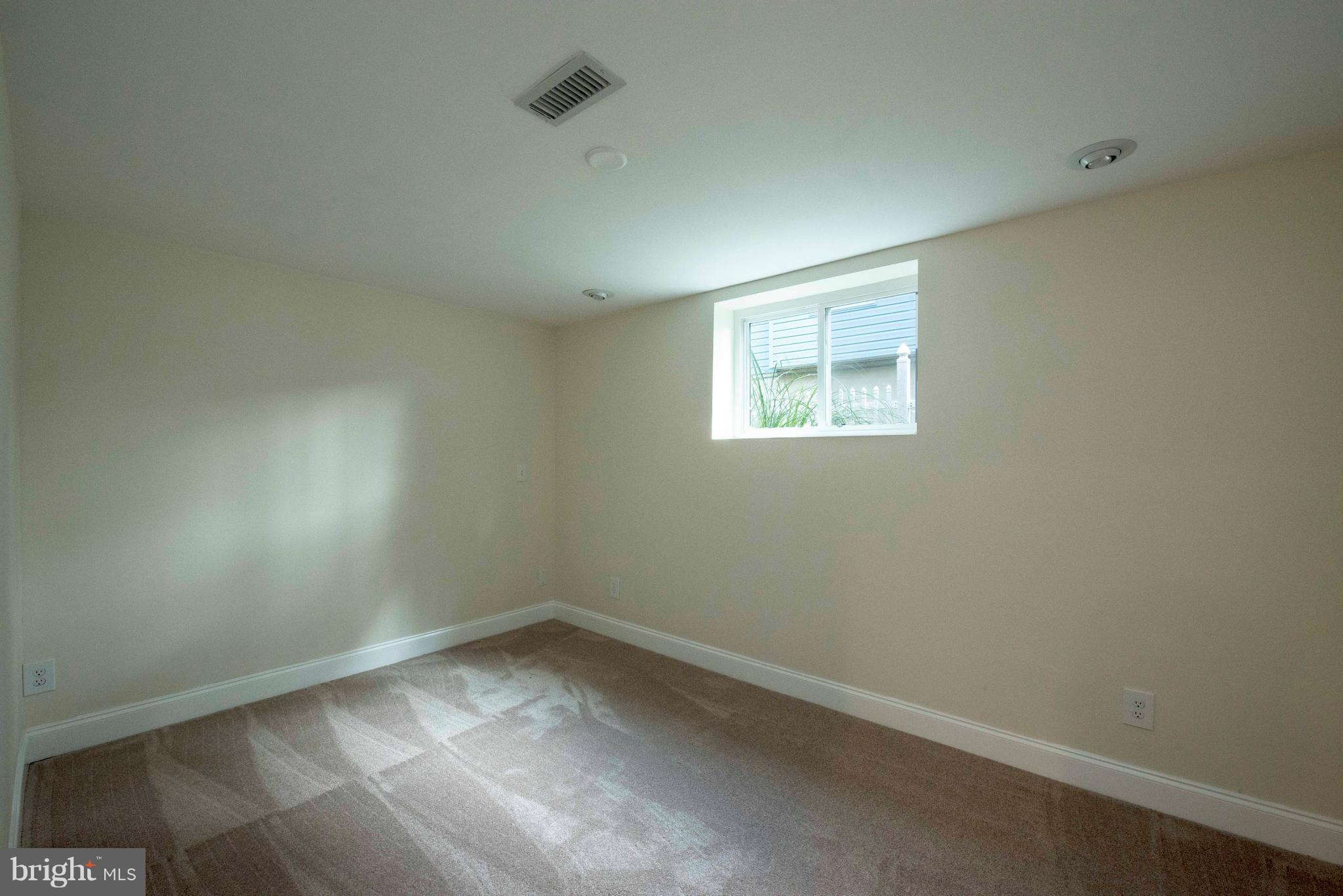 1808 Glenarm Road Edgewater, MD 21037 - Photo 23 of 29 an empty room with a window