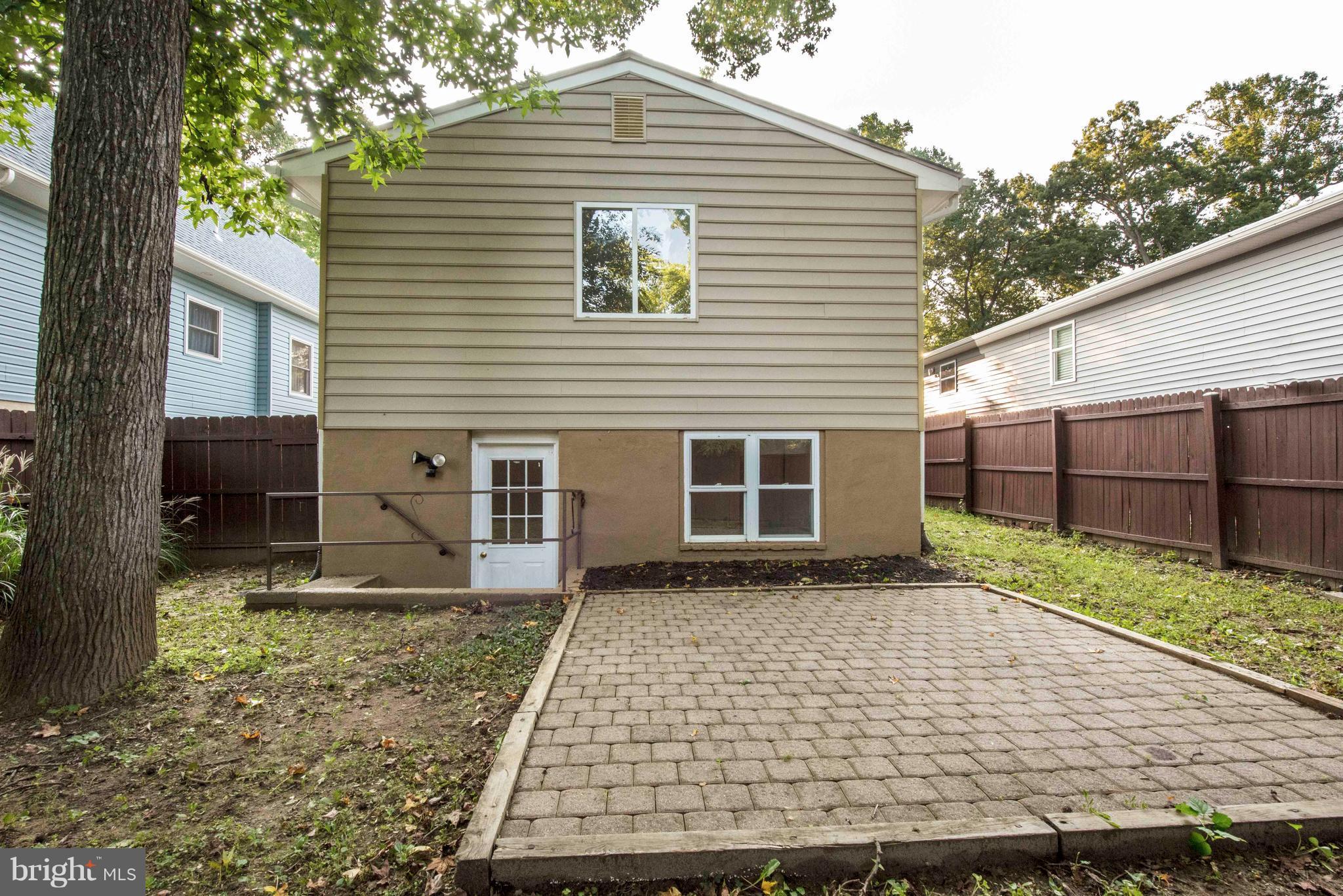 1808 Glenarm Road Edgewater, MD 21037 - Photo 25 of 29 a backyard of a house
