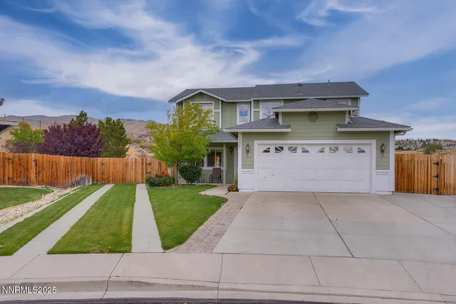 a view of a back yard of the house