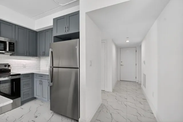 $3,925 | 250 West Hidden Valley Boulevard, Unit 104, Boca Raton, FL 33487