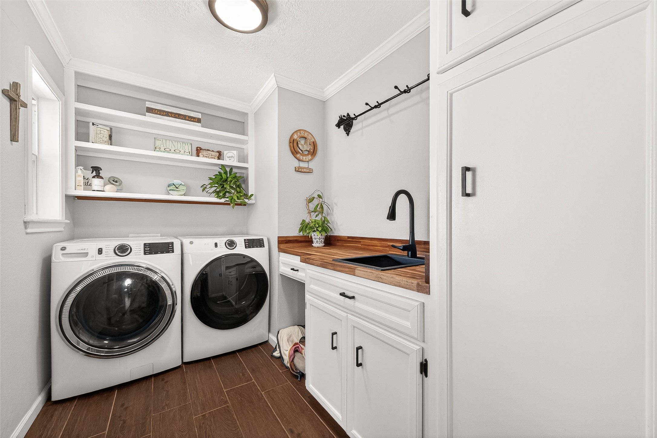 10550 Brinkmeyer Road Needville, TX 77461 - Photo 17 of 40 Laundry room