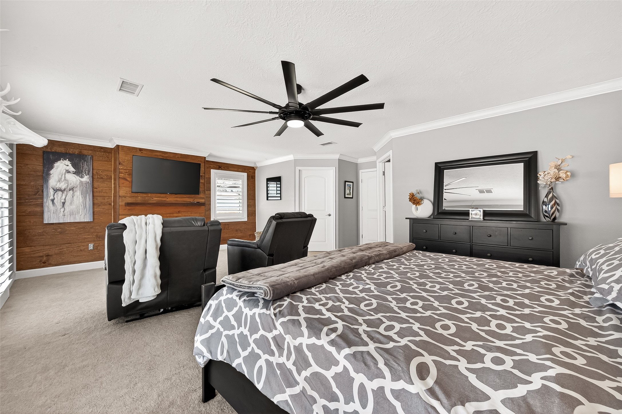 10550 Brinkmeyer Road Needville, TX 77461 - Photo 18 of 40 Primary bedroom is HUGE!