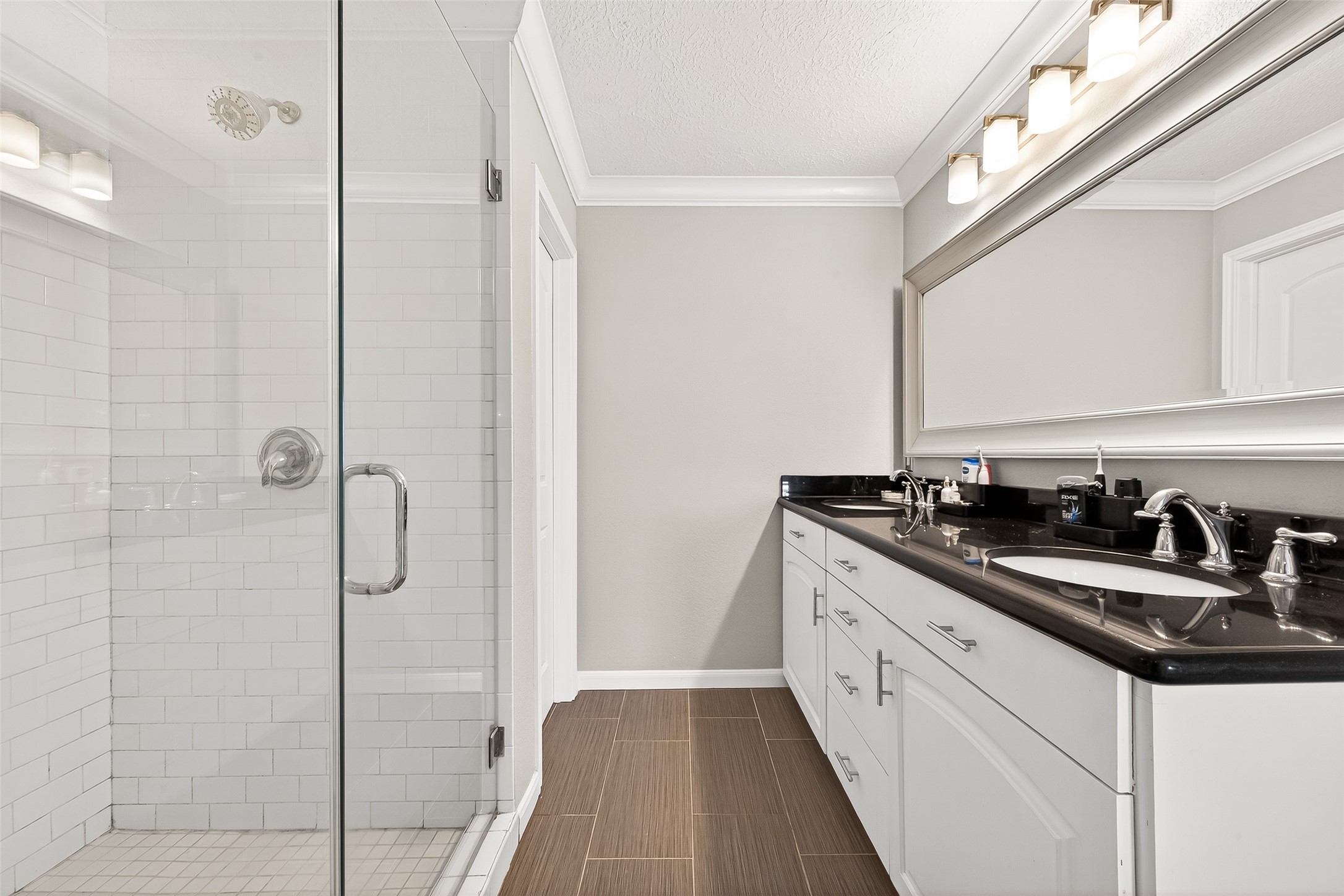 10550 Brinkmeyer Road Needville, TX 77461 - Photo 20 of 40 Large primary bathroom with walk-in shower