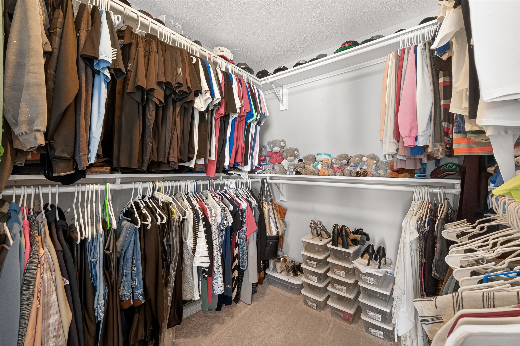 10550 Brinkmeyer Road Needville, TX 77461 - Photo 21 of 40 Large primary closet