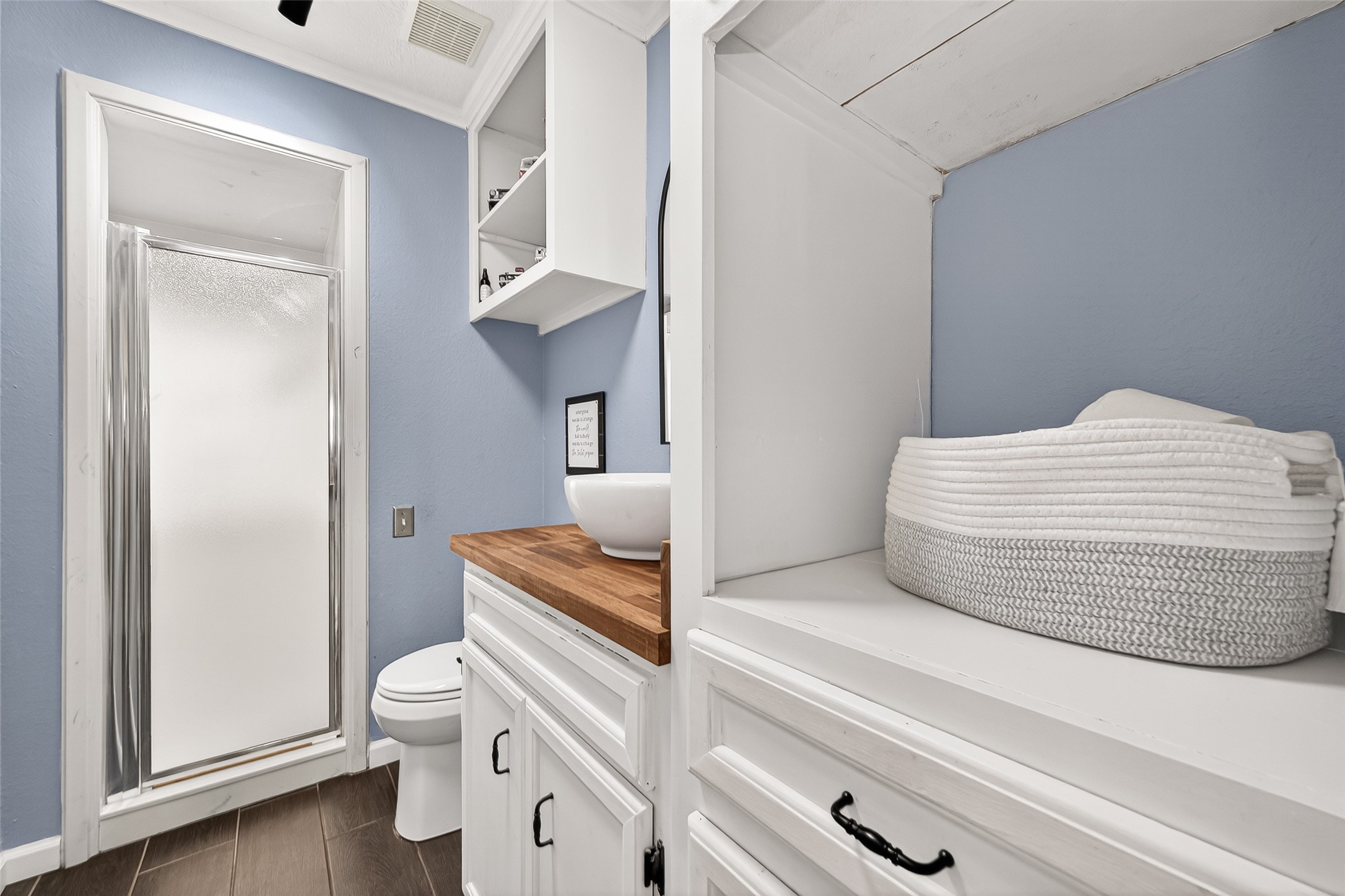 10550 Brinkmeyer Road Needville, TX 77461 - Photo 28 of 40 Full bath 3 for Guests with large walk-in shower