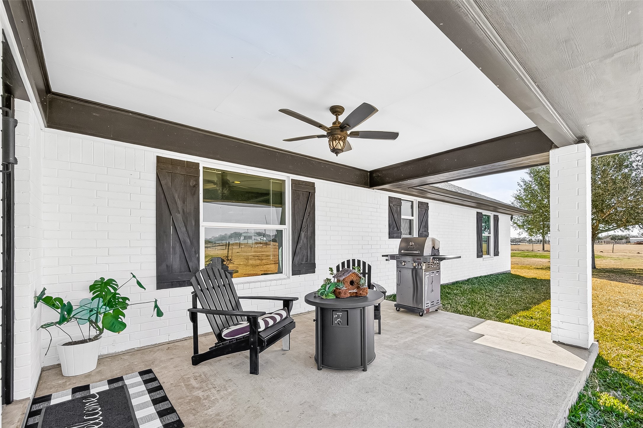 10550 Brinkmeyer Road Needville, TX 77461 - Photo 29 of 40 Large covered back patio