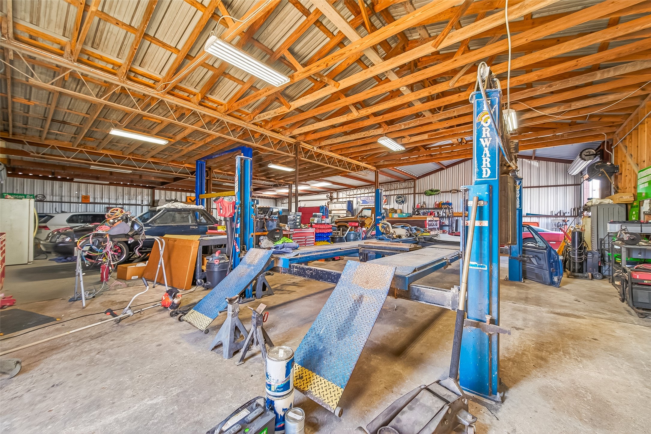 10550 Brinkmeyer Road Needville, TX 77461 - Photo 32 of 40 Two lifts are negotiable