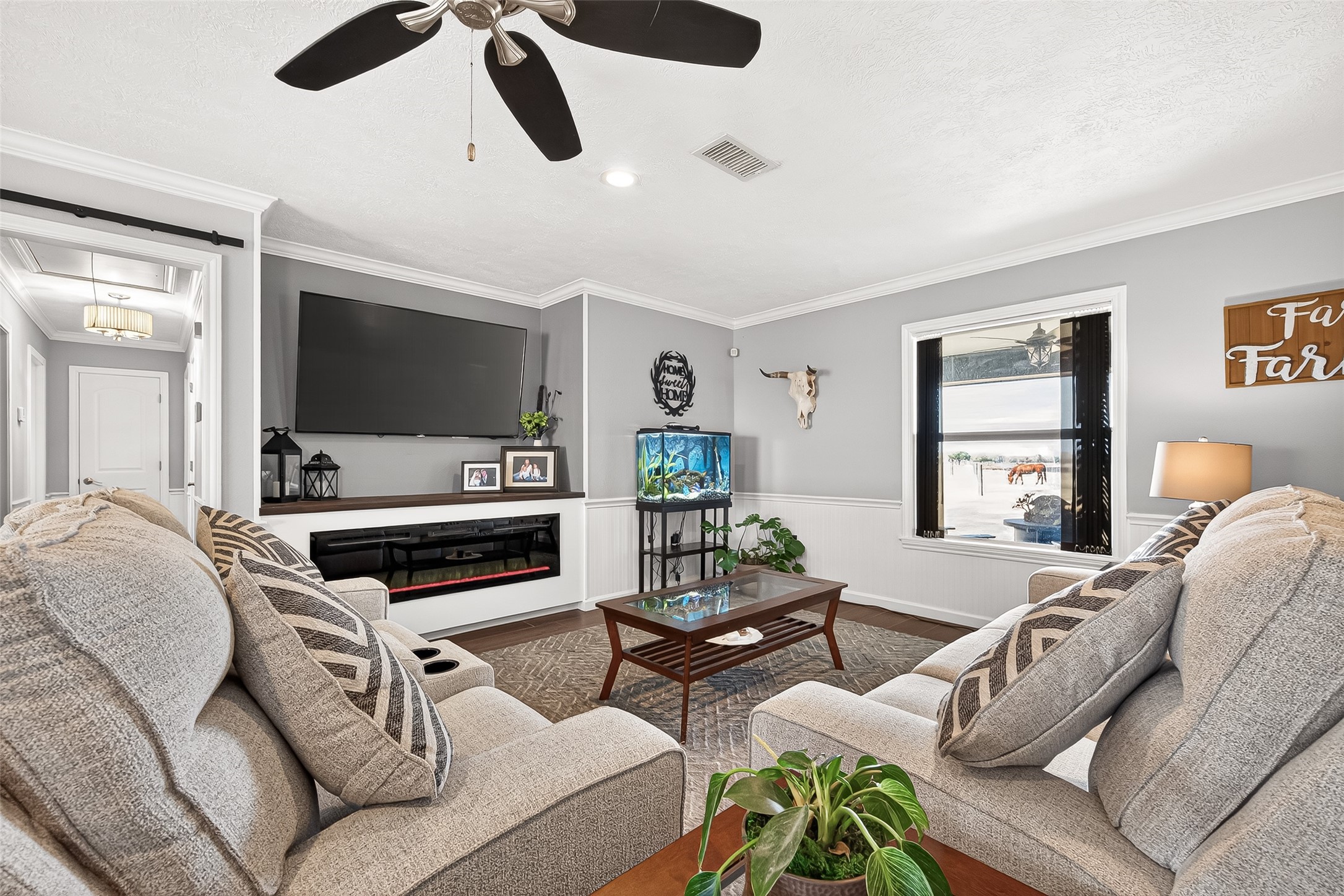 10550 Brinkmeyer Road Needville, TX 77461 - Photo 10 of 40 Large living room with built-in electric fireplace