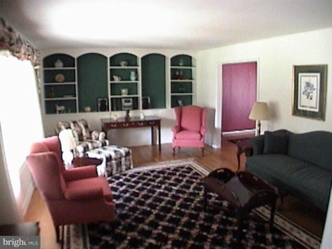 19620 Charline Manor Road Olney, MD 20832 - Photo 6 of 24 Living Room