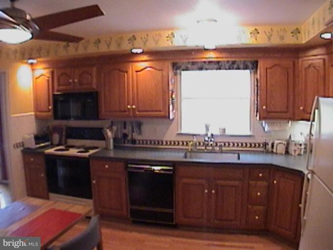 19620 Charline Manor Road Olney, MD 20832 - Photo 7 of 24 Kitchen