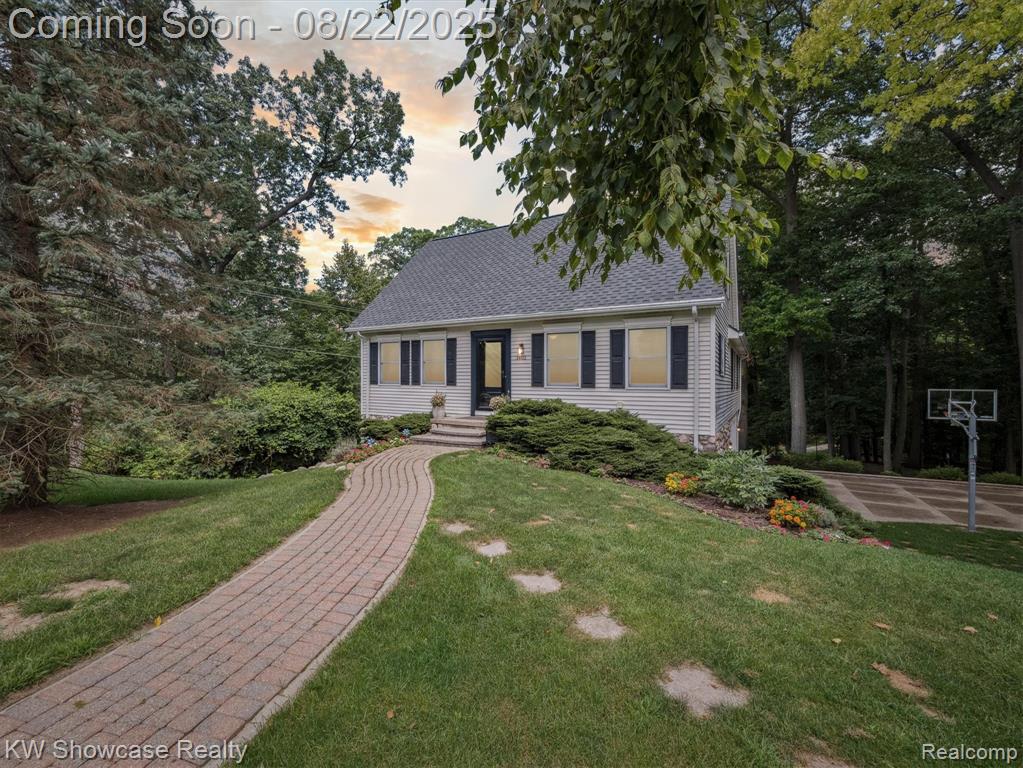 1402 East Fairview Lane Rochester Hills, MI 48306 - Photo 1 of 38