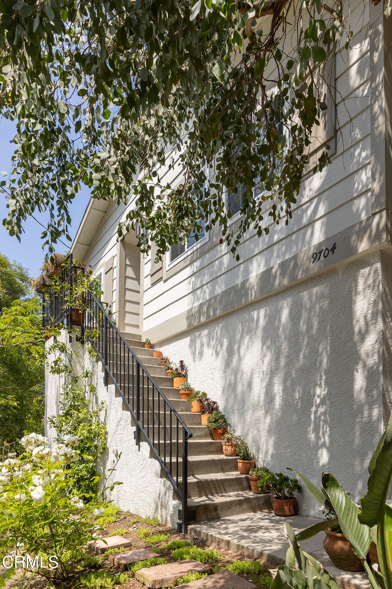 9704 Hillhaven Avenue Tujunga, CA 91042 - Photo 3 of 24 a view of outdoor space and yard