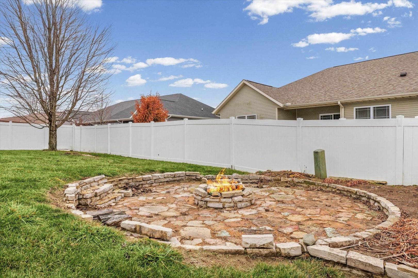 1713 Hunters Ridge Court Mahomet, IL 61853 - Photo 29 of 30 a backyard of a house