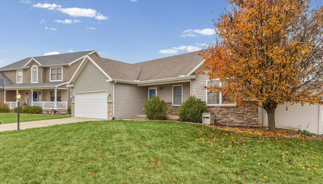 $304,900 | 1713 Hunters Ridge Court, Mahomet, IL 61853