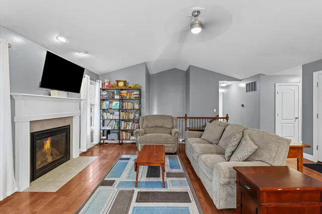 $304,900 | 1713 Hunters Ridge Court, Mahomet, IL 61853