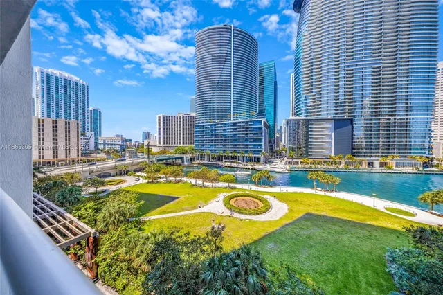 $1,990,000 | 475 Brickell Avenue, Unit 712714, Miami, FL 33131