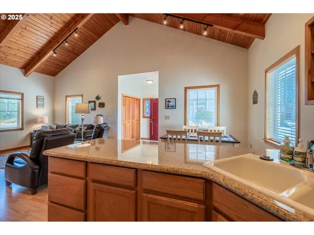 $459,999 | 1312 Village Loop, Bandon, OR 97411