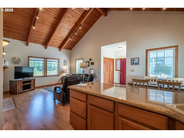$459,999 | 1312 Village Loop, Bandon, OR 97411