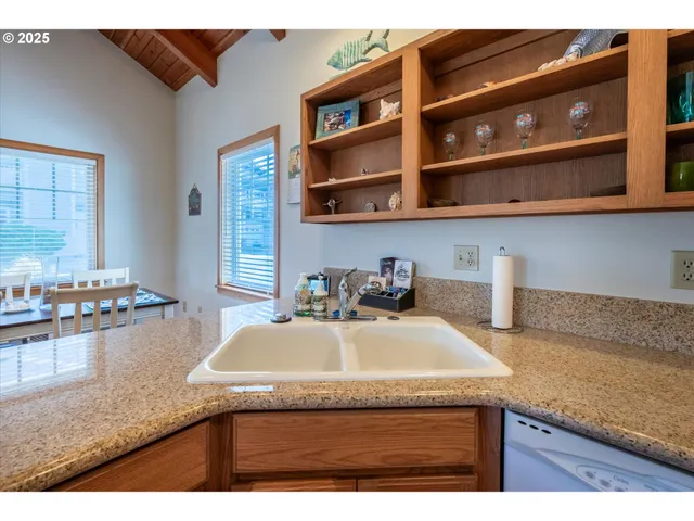 $459,999 | 1312 Village Loop, Bandon, OR 97411