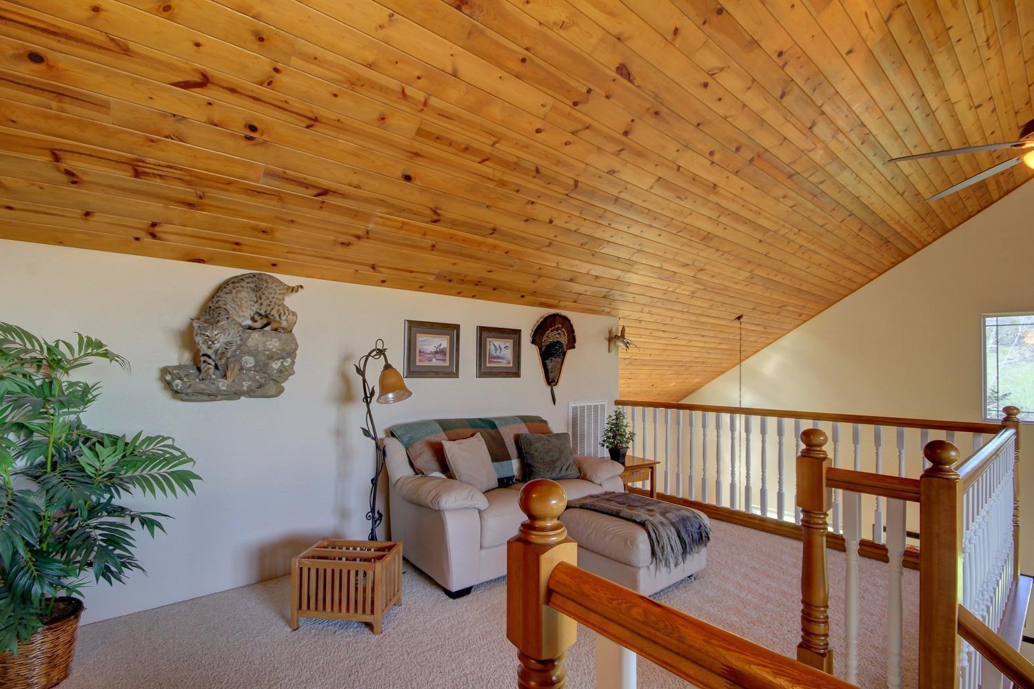 4491 Pioneer Road Medford, OR 97501 - Photo 26 of 34 Open loft area