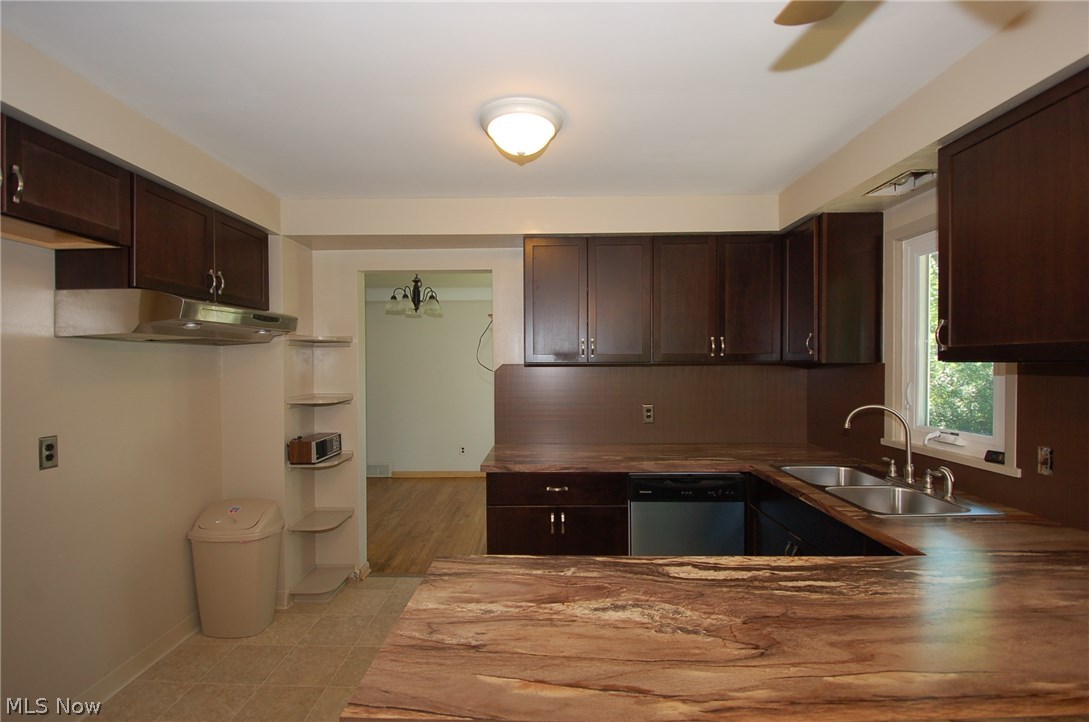 15050 Schreiber Road Maple Heights, OH 44137 - Photo 4 of 16 Gallery Image 4