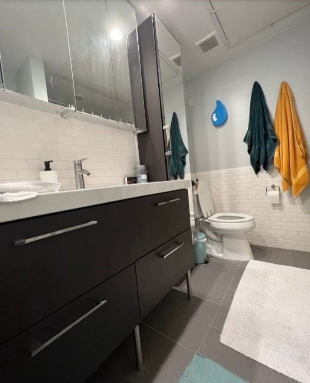 2612 San Pedro Street, Unit 116 Austin, TX 78705 - Photo 14 of 20 a bathroom with a sink and a mirror