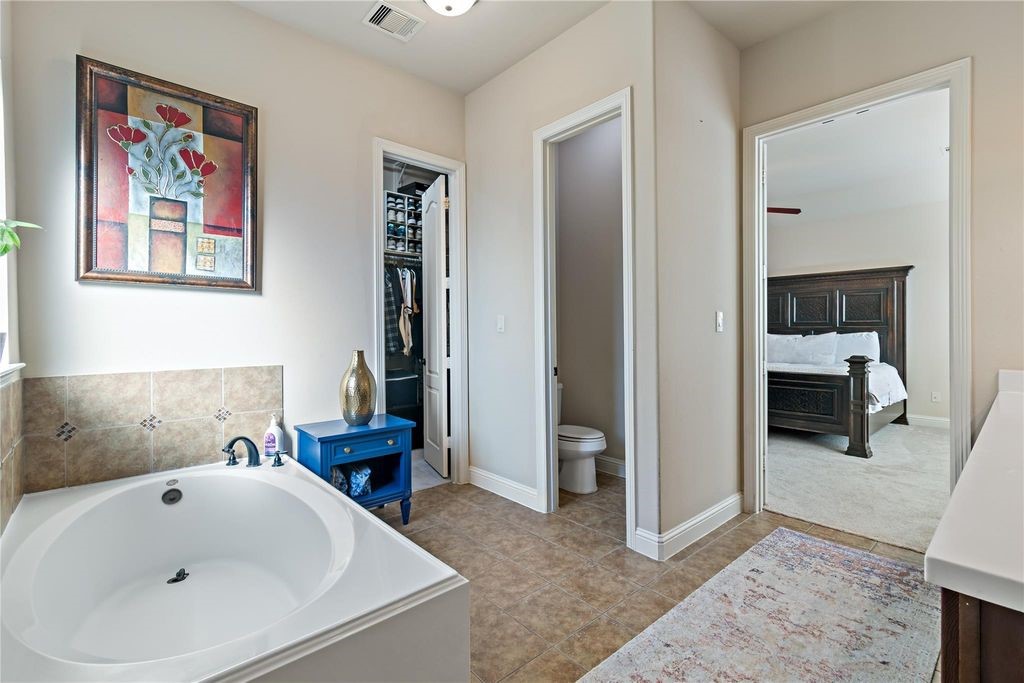 8126 Spreadwing Street Conroe, TX 77385 - Photo 17 of 27 Primary Bath