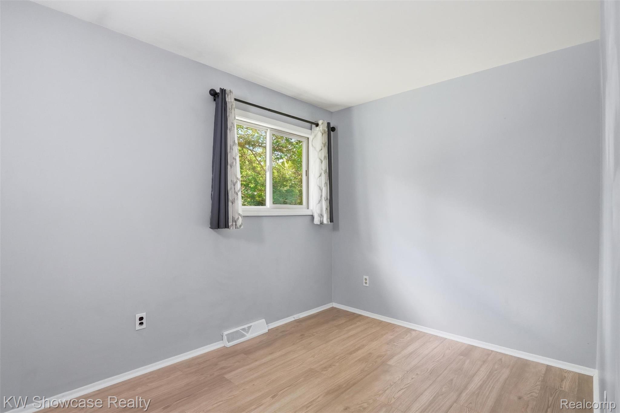 801 Farnsworth Road White Lake, MI 48386 - Photo 17 of 30 21-DSC02309.jpg