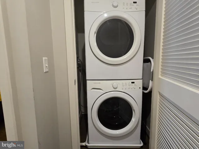 a close up view of a washer and dryer