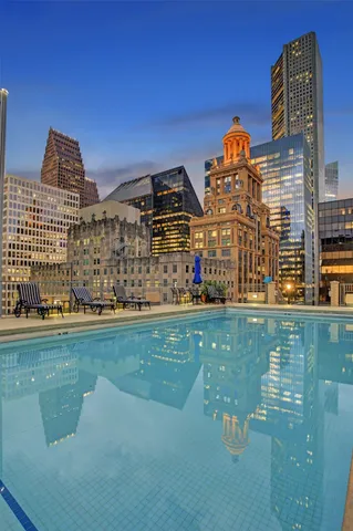 a view of a water fountain in front of building