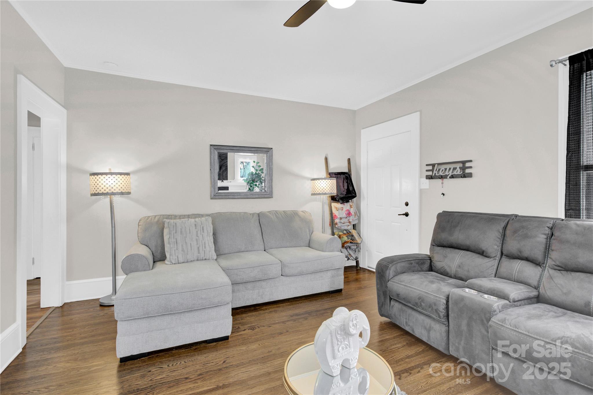 319 North Hoskins Road Charlotte, NC 28216 - Photo 3 of 17