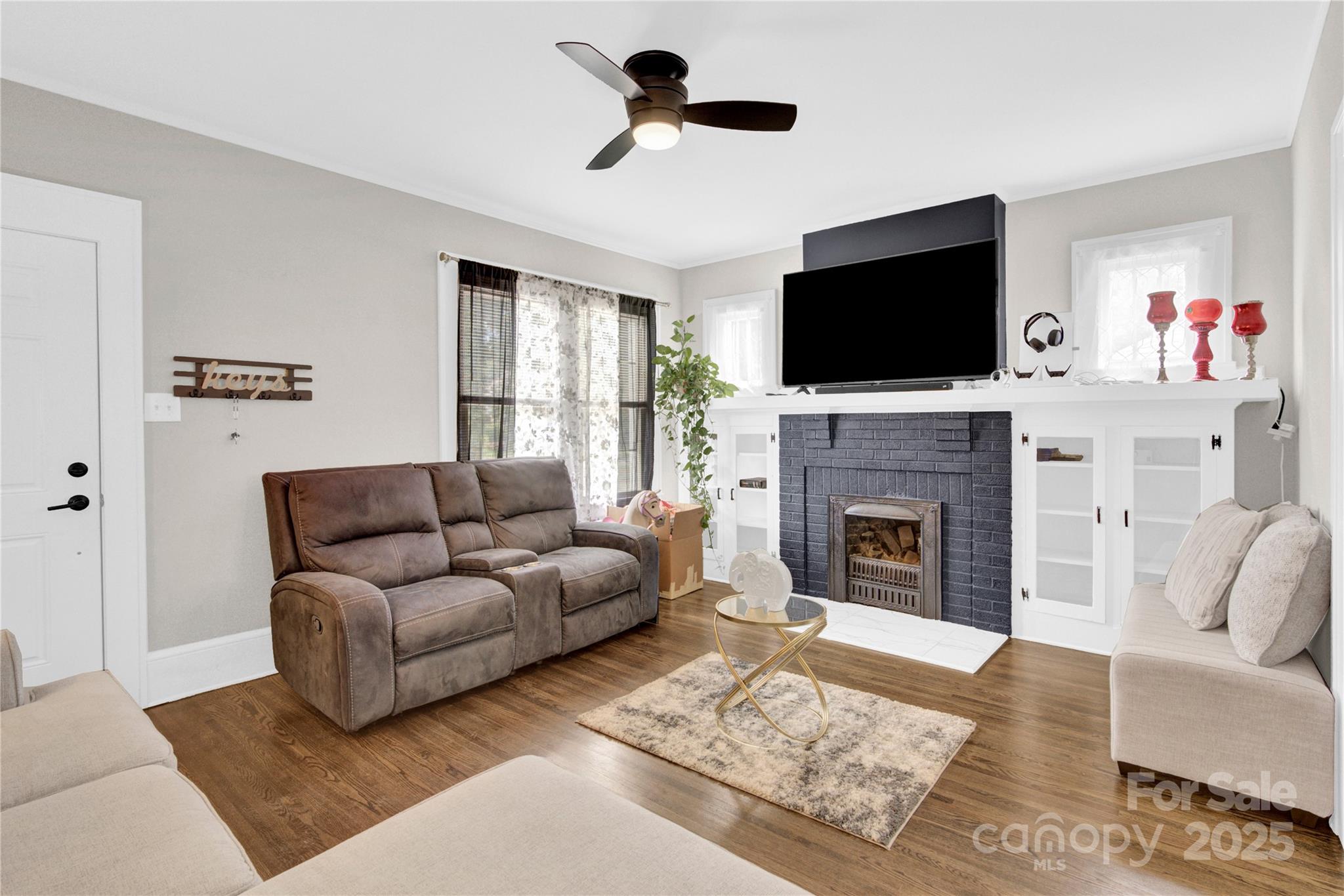 319 North Hoskins Road Charlotte, NC 28216 - Photo 4 of 17
