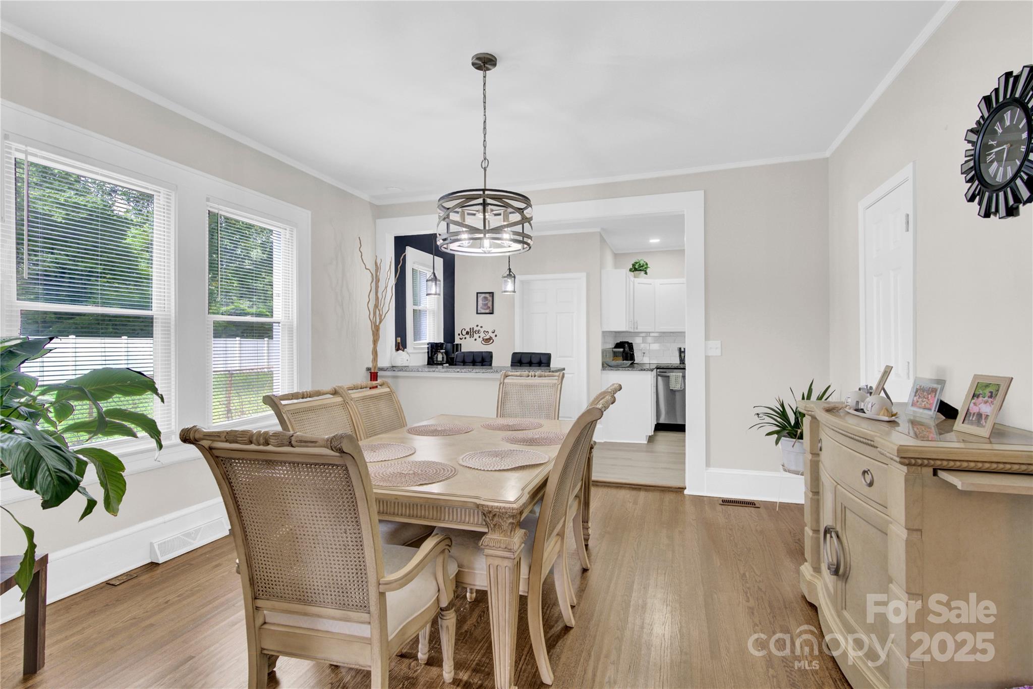 319 North Hoskins Road Charlotte, NC 28216 - Photo 5 of 17