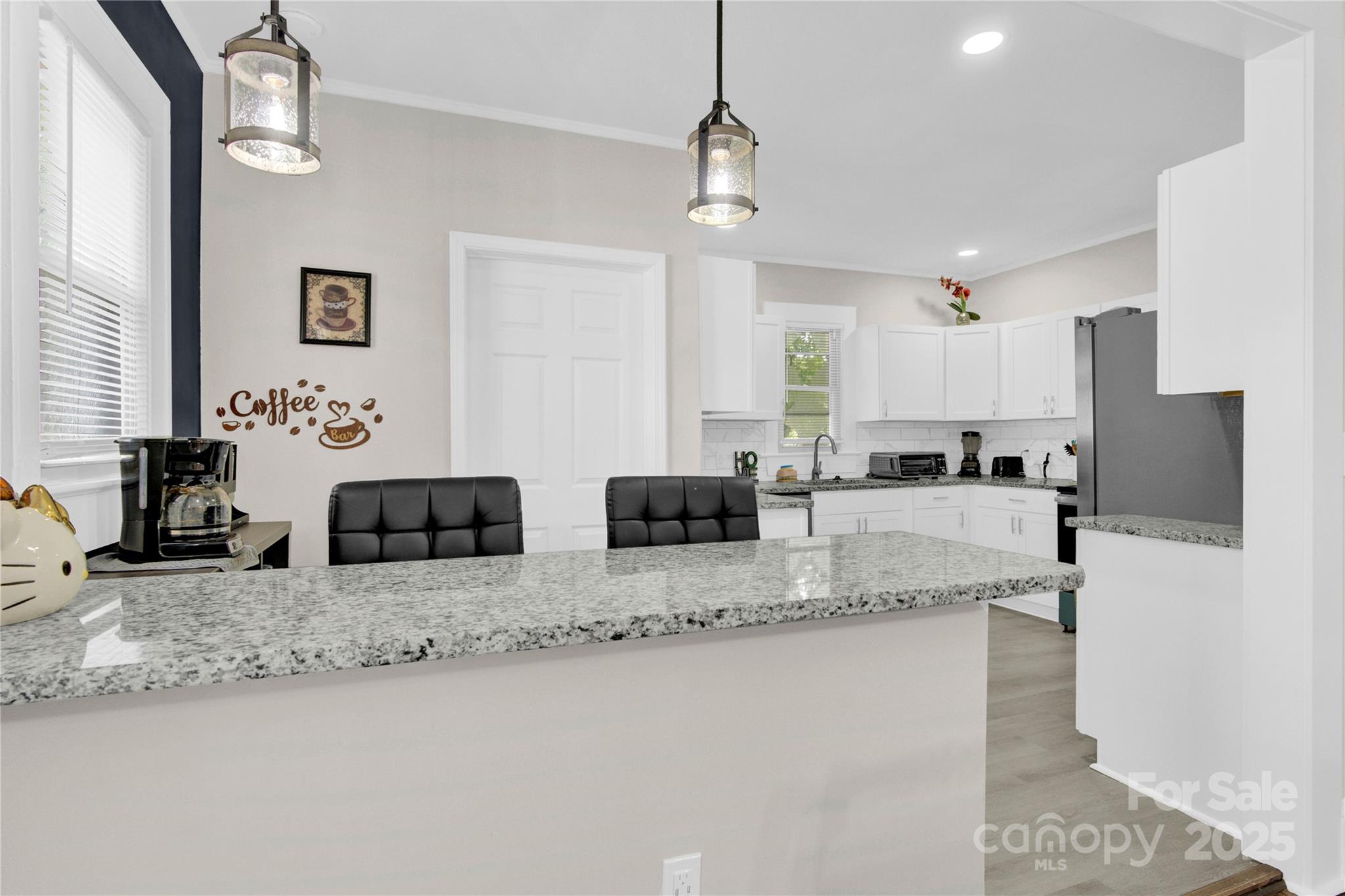 319 North Hoskins Road Charlotte, NC 28216 - Photo 6 of 17