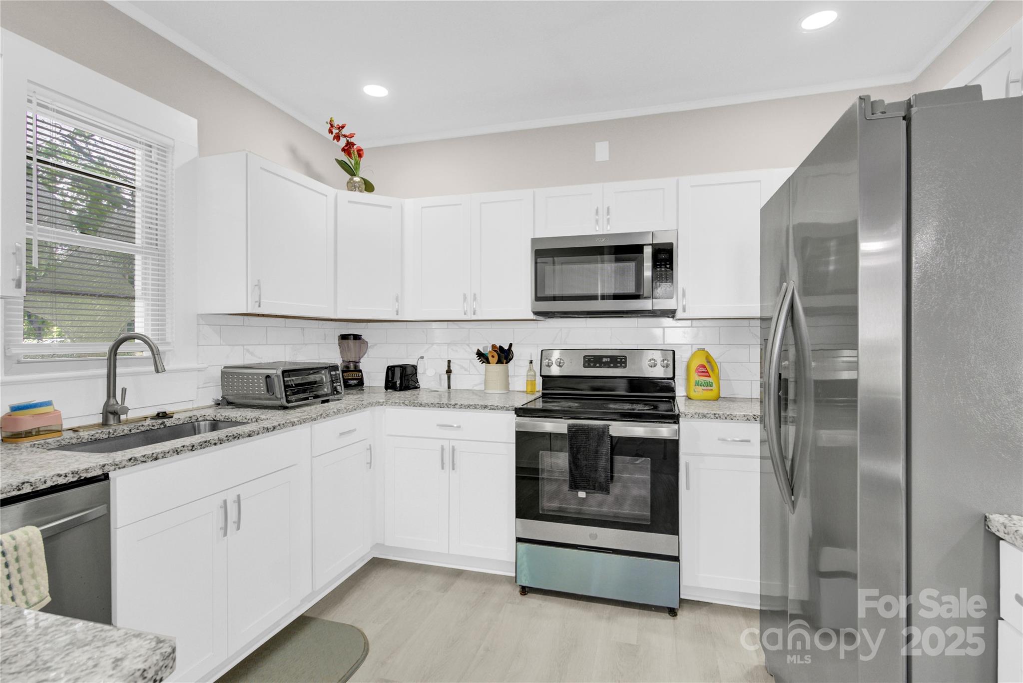 319 North Hoskins Road Charlotte, NC 28216 - Photo 8 of 17