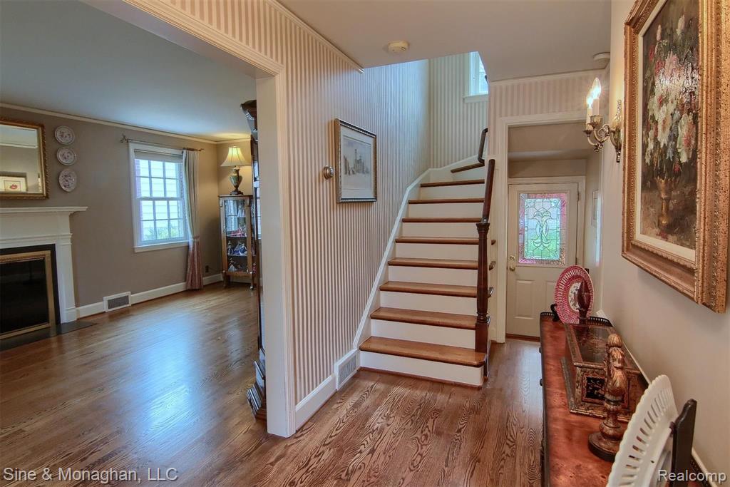 389 Merriweather Road Grosse Pointe Farms, MI 48236 - Photo 5 of 33