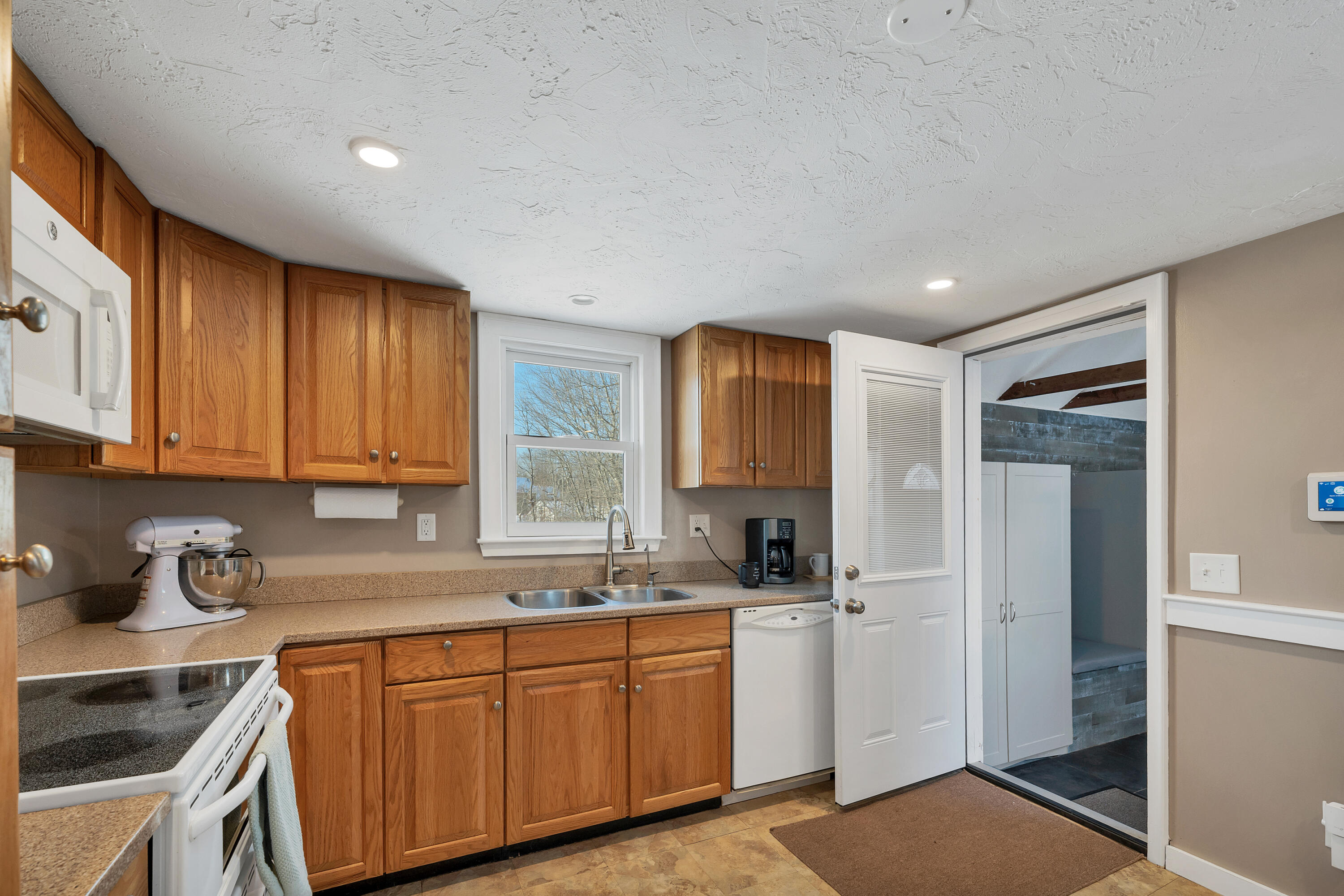 102 Elm Street Epping, NH 03042 - Photo 12 of 44 102ElmSt-023