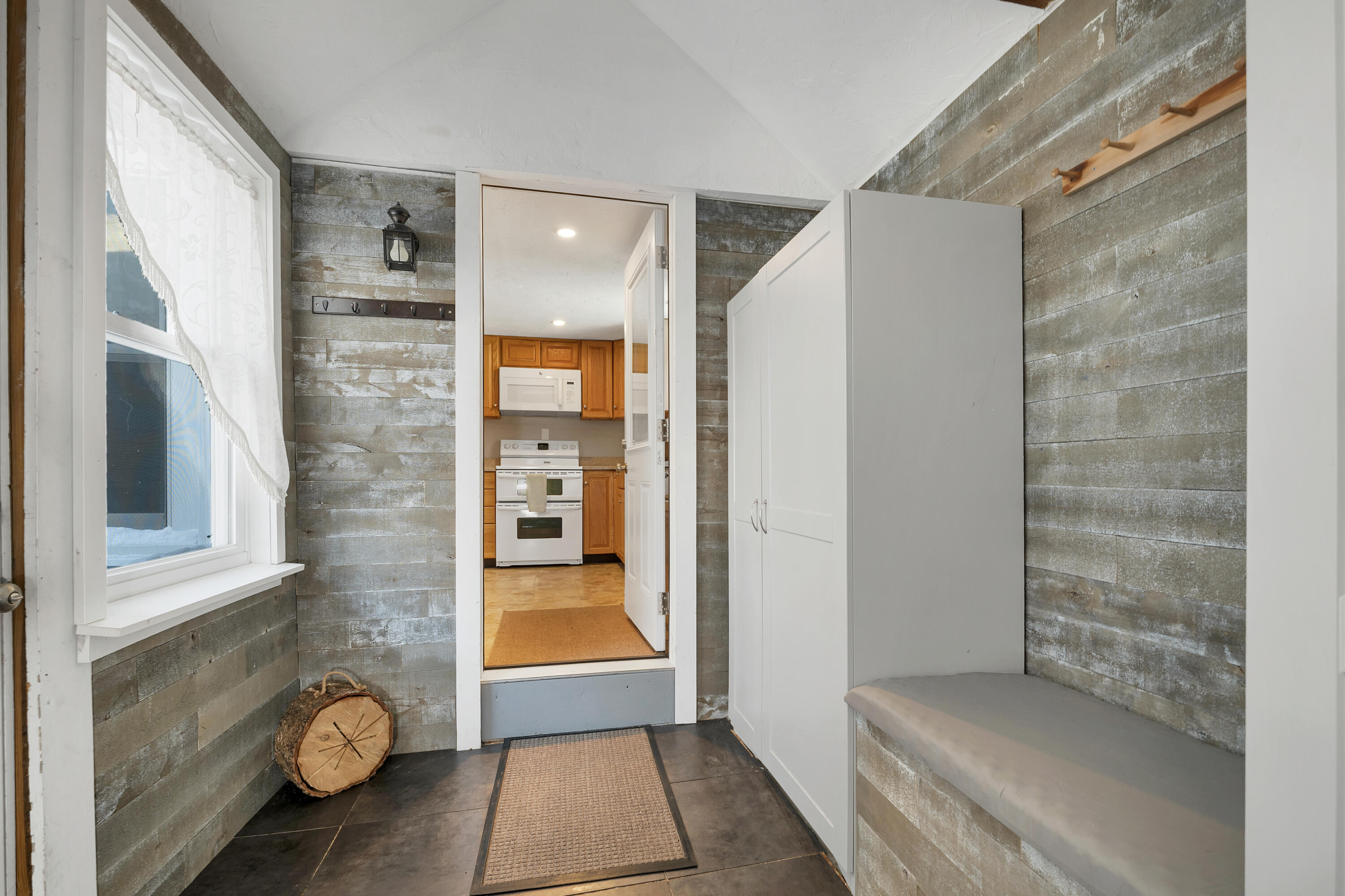 102 Elm Street Epping, NH 03042 - Photo 9 of 44 102ElmSt-019