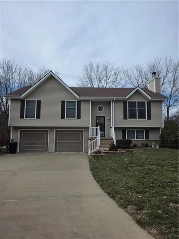 $285,000 | 7300 Chaddy Circle, Pleasant Valley, MO 64068